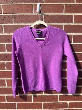 Sutton Cashmere Modern Classics Women M Purple 100% Cashmere V Neck Sweater